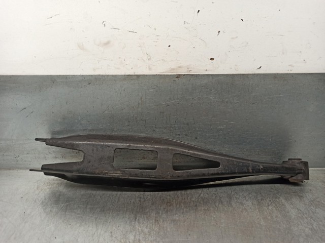 Braço oscilante inferior esquerdo de suspensão traseira/direita 20250FG040 SUBARU