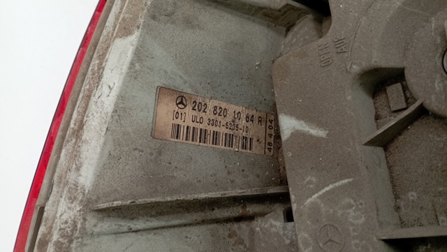 Lanterna traseira direita 2028201064R MERCEDES