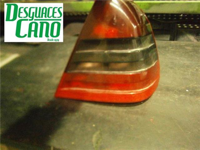 Vidro da luz traseira direita 2028203664R MERCEDES
