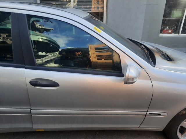 Porta dianteira direita 203720020567 MERCEDES