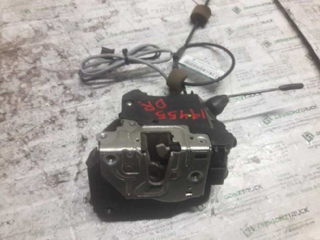 Fecho da porta dianteira direita 2037200835 MERCEDES