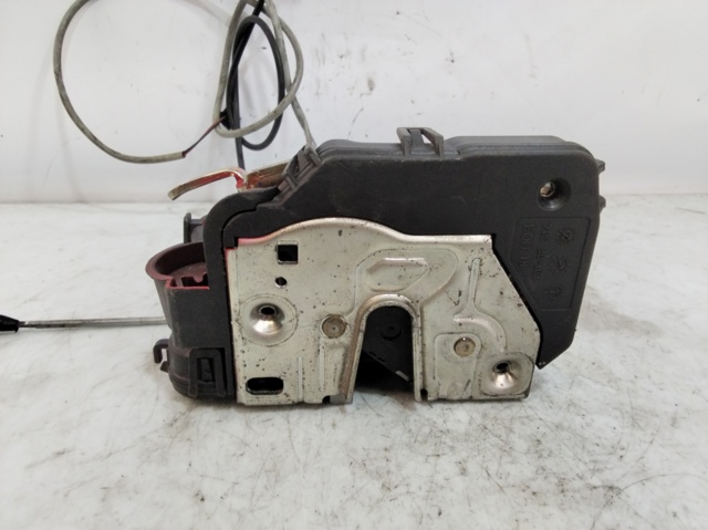 Fecho da porta dianteira direita 2037200835 MERCEDES