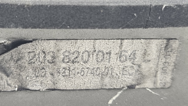 Lanterna traseira esquerda 2038200164L MERCEDES