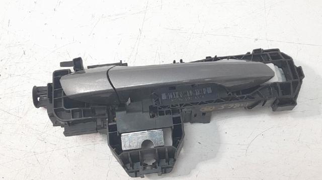 Suporte de maçaneta externa da porta dianteira direita 2047602434 MERCEDES