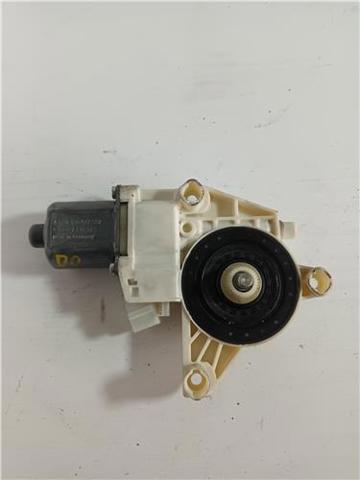 Motor de acionamento de vidro da porta dianteira direita 2048200242 MERCEDES