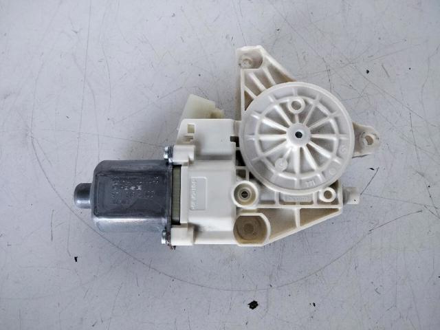 Motor de acionamento de vidro da porta dianteira direita 2048200242 MERCEDES