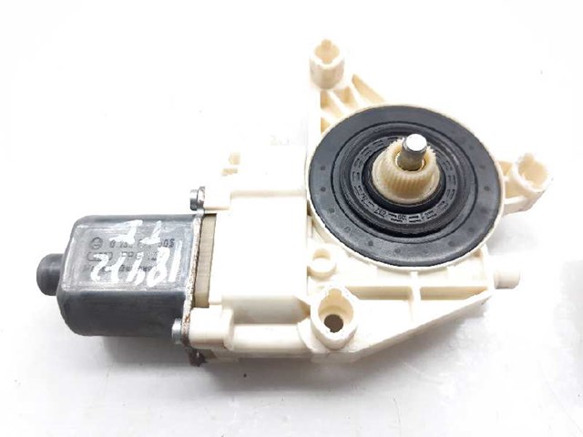 Motor de acionamento de vidro da porta traseira esquerda 2048200542 MERCEDES