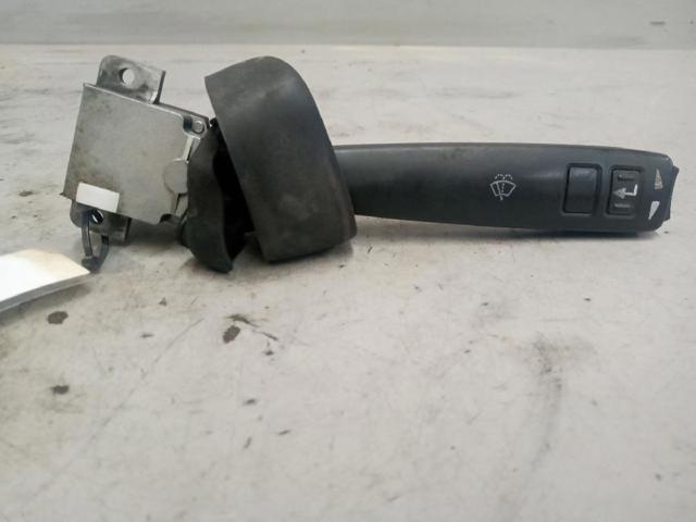 Comutador direito instalado na coluna da direção 20553738 VOLVO