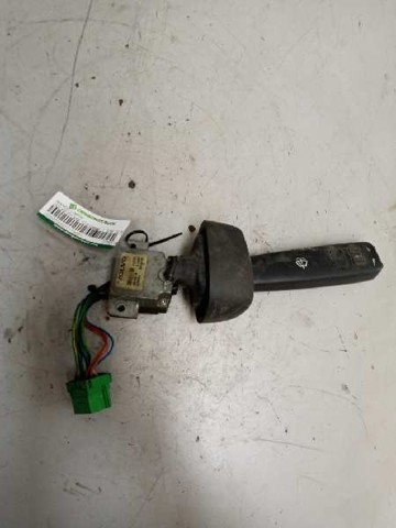 Comutador direito instalado na coluna da direção 20553738 VOLVO