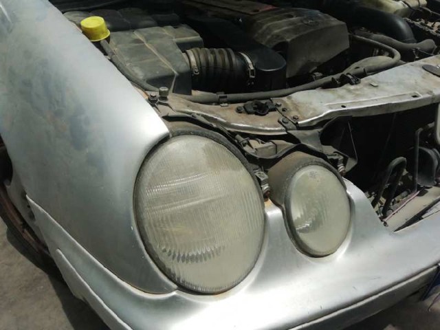 Luz direita 2088200261 MERCEDES