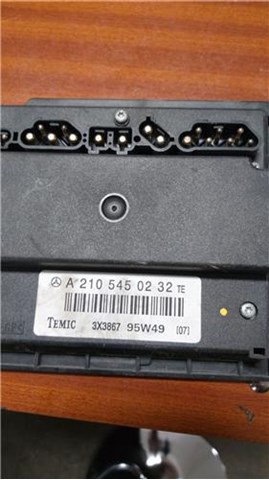 Regulador de revoluções de ventilador de esfriamento (unidade de controlo) 2105450232 MERCEDES