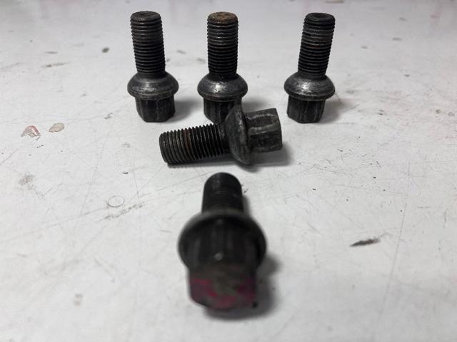 Parafuso de roda 2114010370 MERCEDES
