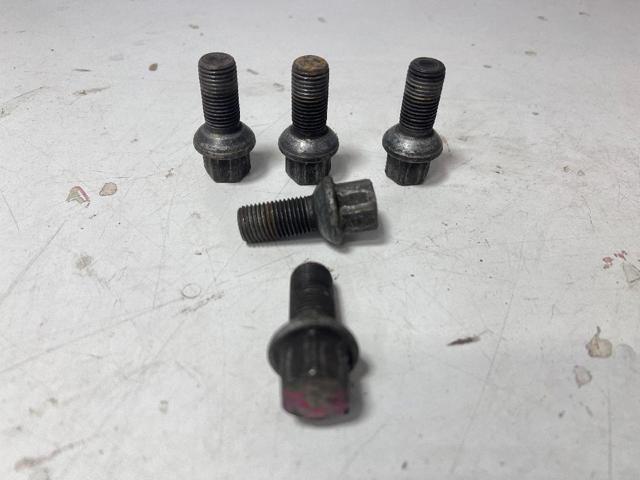 Parafuso de roda 2114010370 MERCEDES