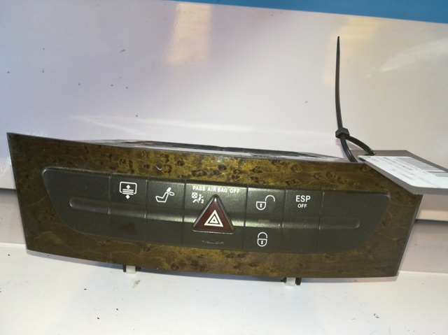 Botão de ativação do sinal de emergência 2116800552 MERCEDES