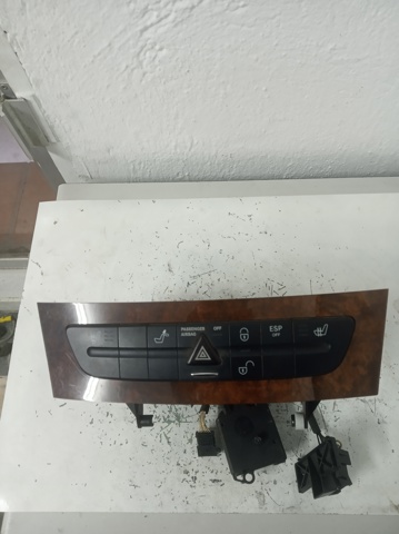 Botão de ativação do sinal de emergência 2116800552 MERCEDES