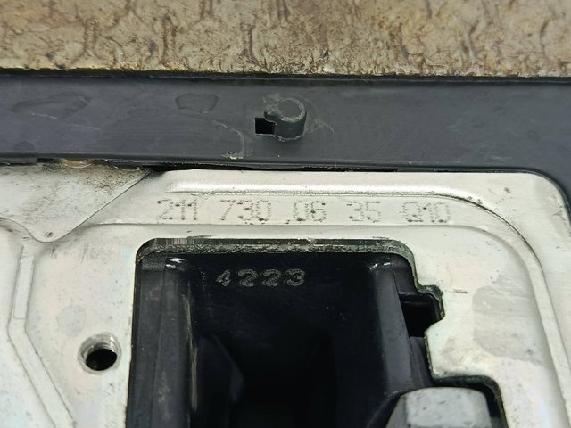 Fecho da porta traseira direita 2117300635 MERCEDES