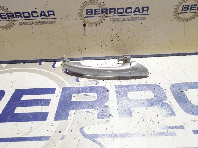 Maçaneta externa direita da porta traseira 2117602270 MERCEDES