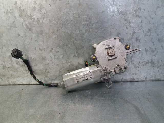Motor de acionamento de alcapão 2208203842 MERCEDES