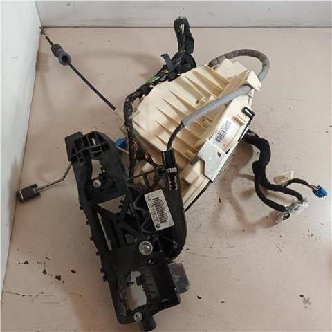 Suporte de maçaneta externa da porta traseira direita 2217600834 MERCEDES