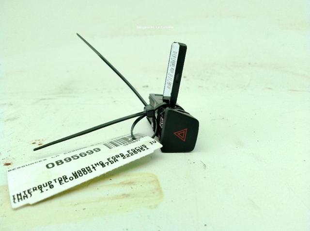 Botão de ativação do sinal de emergência para Ford Kuga DFK