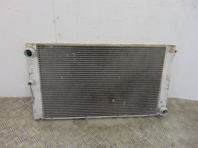 Radiador de esfriamento de motor 2248478 BMW