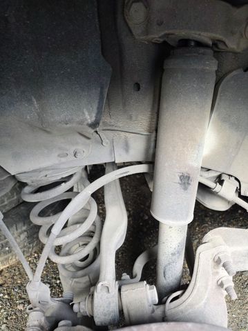 Suporte de amortecedor traseiro direito 22834080 OPEL