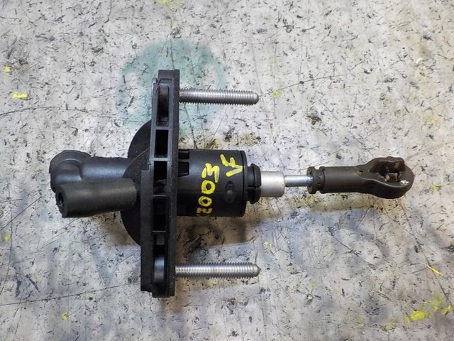 Cilindro mestre de embraiagem 2381068L21 SUZUKI