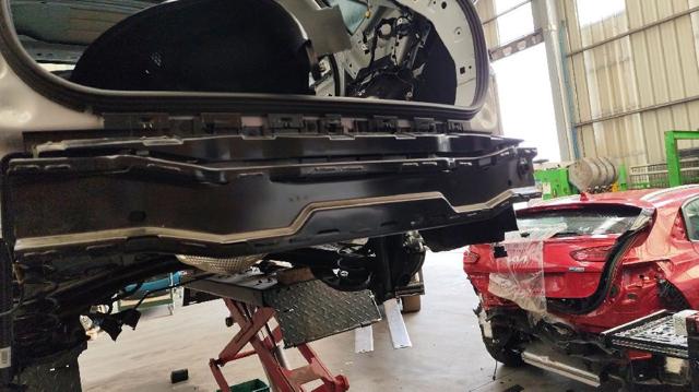 Reforçador do pára-choque traseiro 2400651 FORD