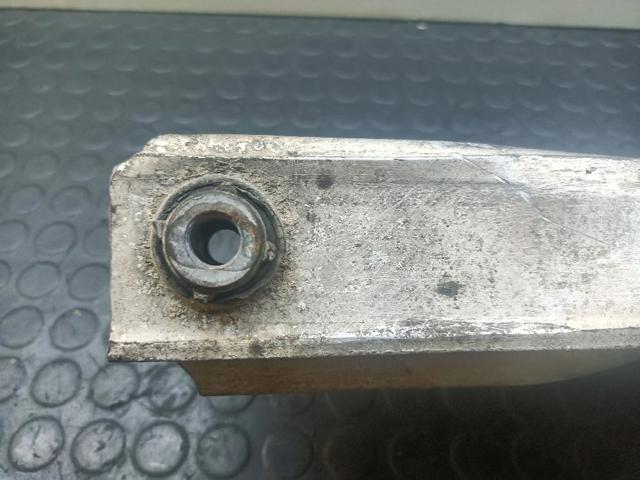 Braço oscilante de suspensão traseira transversal 24417090 OPEL