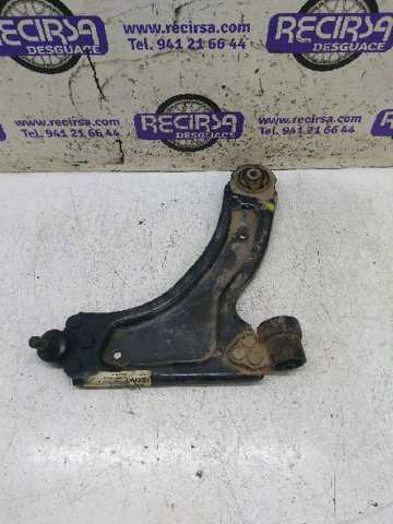 Braço oscilante inferior direito de suspensão dianteira 24428978 OPEL