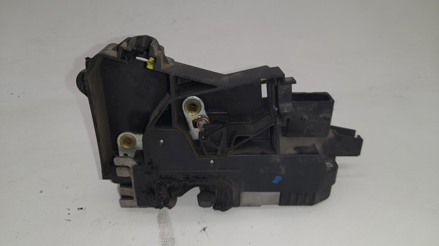 Fecho da porta dianteira direita 24447341 OPEL