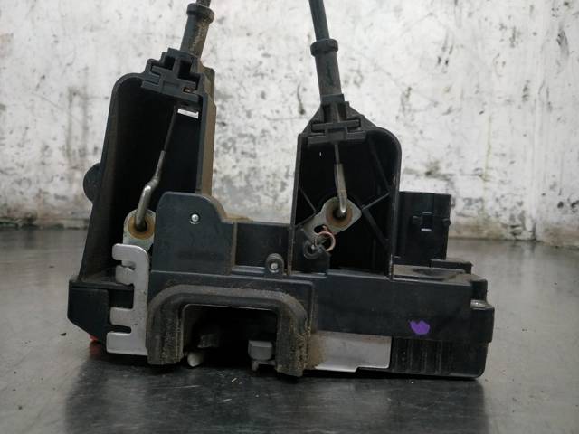 Fecho da porta traseira direita 24447346 OPEL