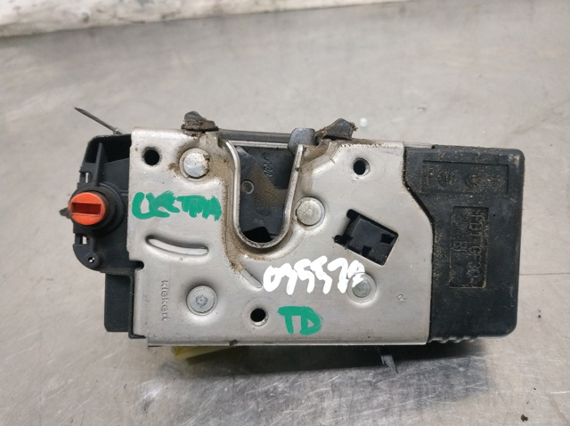 Fecho da porta traseira direita 24447346 OPEL