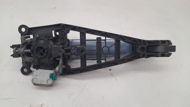 Suporte de maçaneta externa da porta dianteira direita 24463524 OPEL