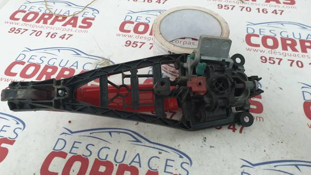 Suporte de maçaneta externa da porta dianteira direita 24463524 OPEL