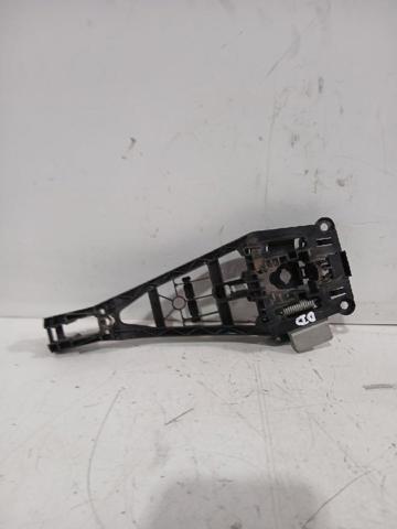 Suporte de maçaneta externa da porta dianteira direita 24463524 OPEL