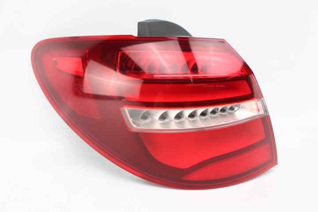 Lanterna traseira esquerda externa 2469068700 MERCEDES