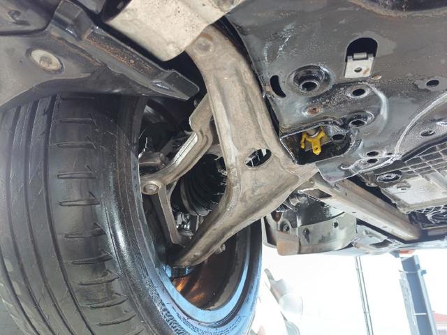 Braço oscilante inferior esquerdo de suspensão dianteira 2473308702 MERCEDES