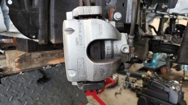 Suporte do freio dianteiro direito 2500063 FORD