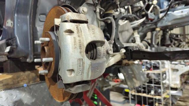 Suporte do freio dianteiro direito 2500063 FORD