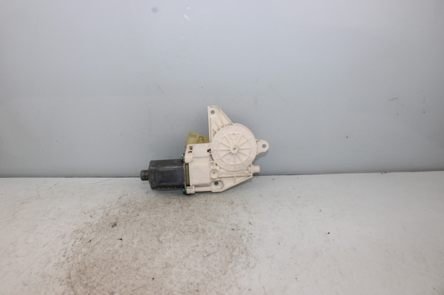 Motor de acionamento de vidro da porta dianteira direita 2518200842 MERCEDES