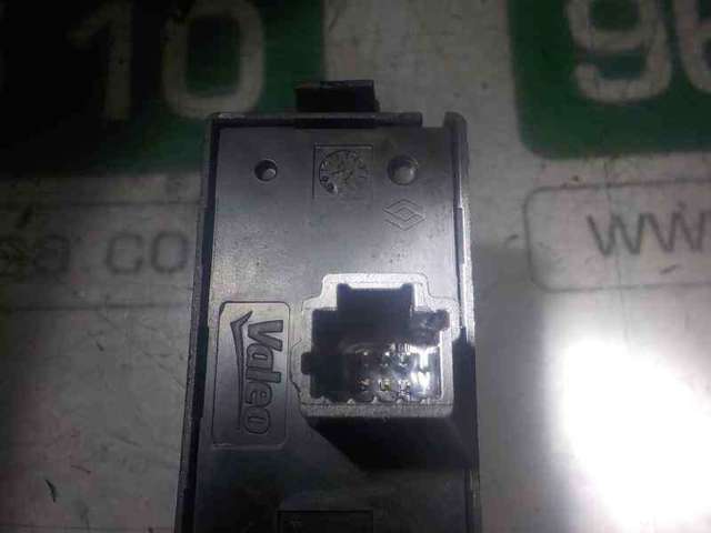 Botão de ativação do sinal de emergência 252908988R RENAULT