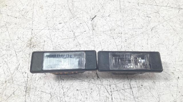 Lanterna da luz de fundo de matrícula traseira 25300100 NISSAN
