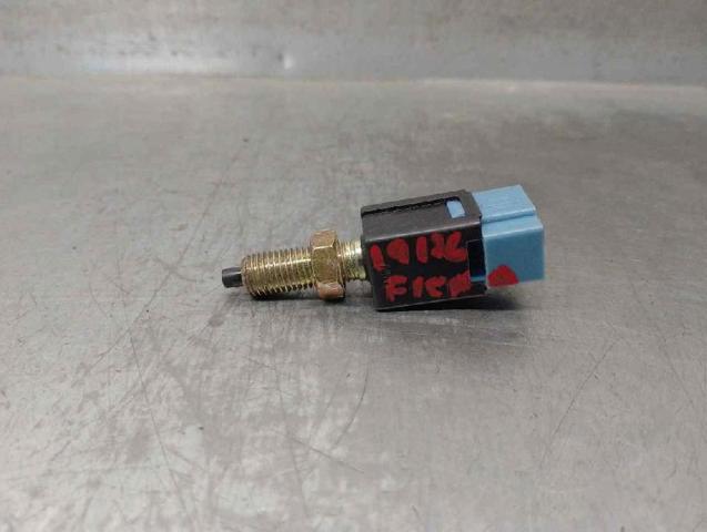 Sensor de ativação do sinal de parada 2532075A00 NISSAN
