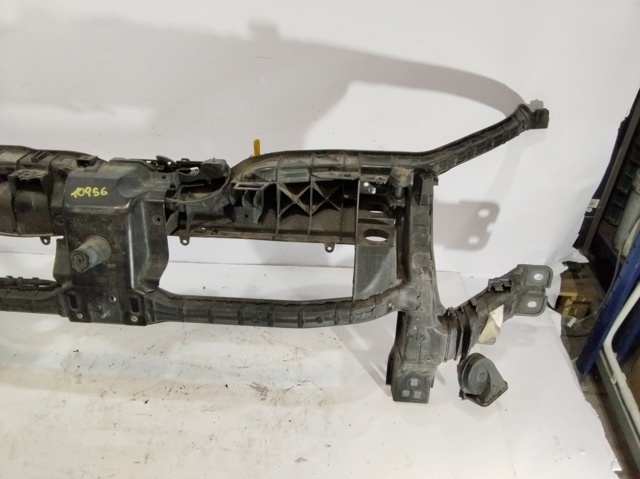 Suporte do radiador montado (painel de montagem de fixação das luzes) 2543448 FORD