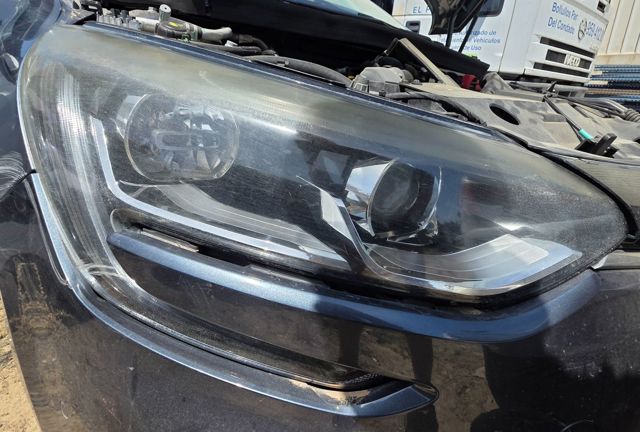 Luz direita 260100141R RENAULT