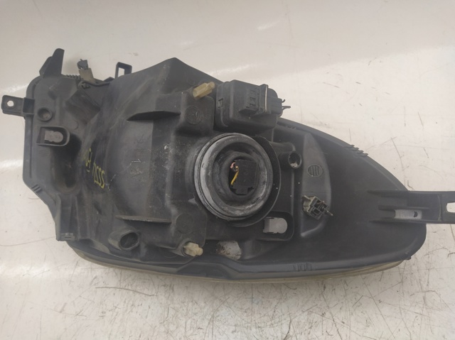 Luz direita 260109U100 NISSAN