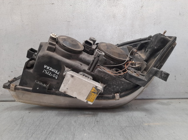 Luz direita 26010AU81B NISSAN