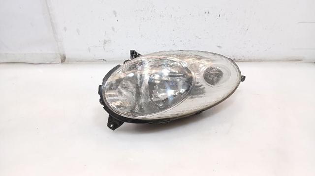 Luz direita 26010AX700 NISSAN