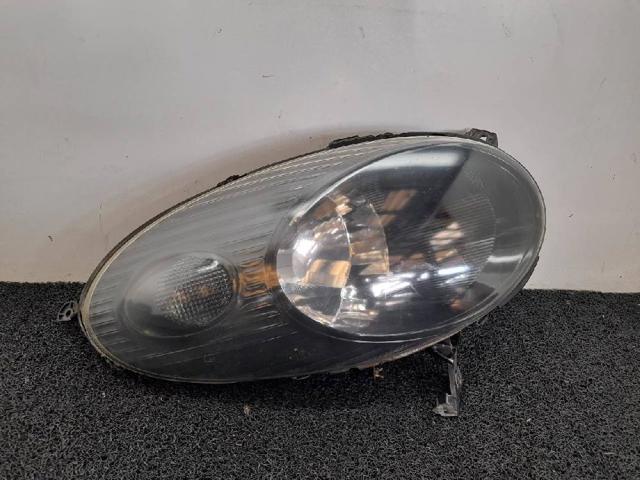 Luz direita 26010AX705 NISSAN